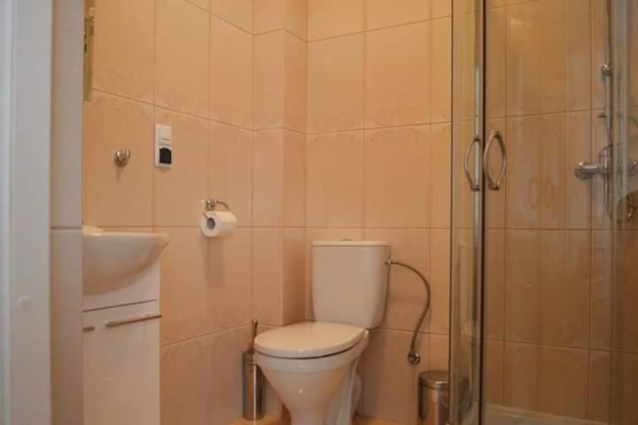 Pokoje Goscinne W Ratuszu Ogrodzieniec Luaran gambar