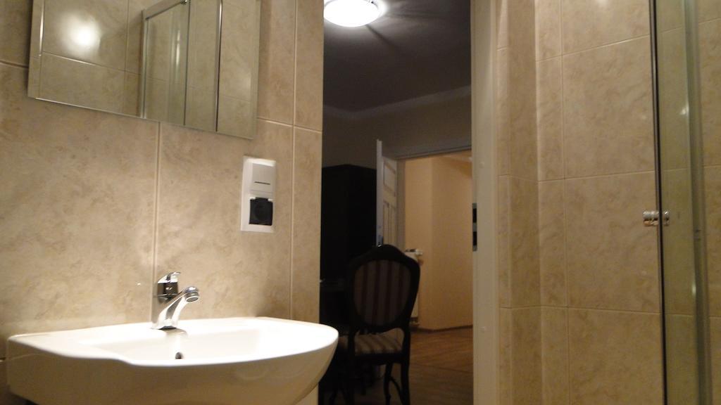 Pokoje Goscinne W Ratuszu Ogrodzieniec Luaran gambar