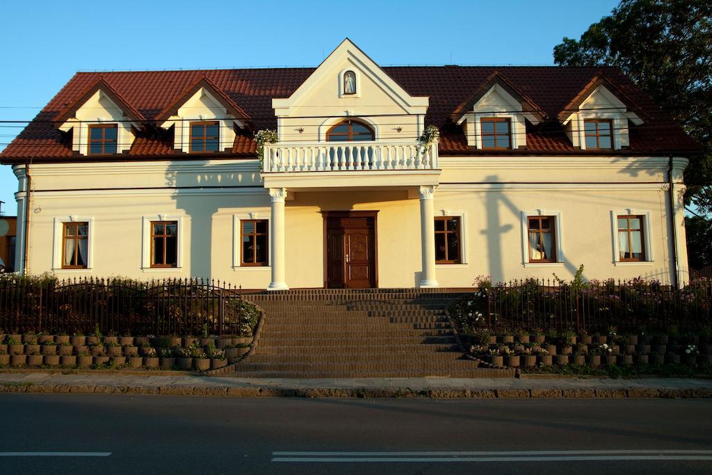 Pokoje Goscinne W Ratuszu Ogrodzieniec Luaran gambar